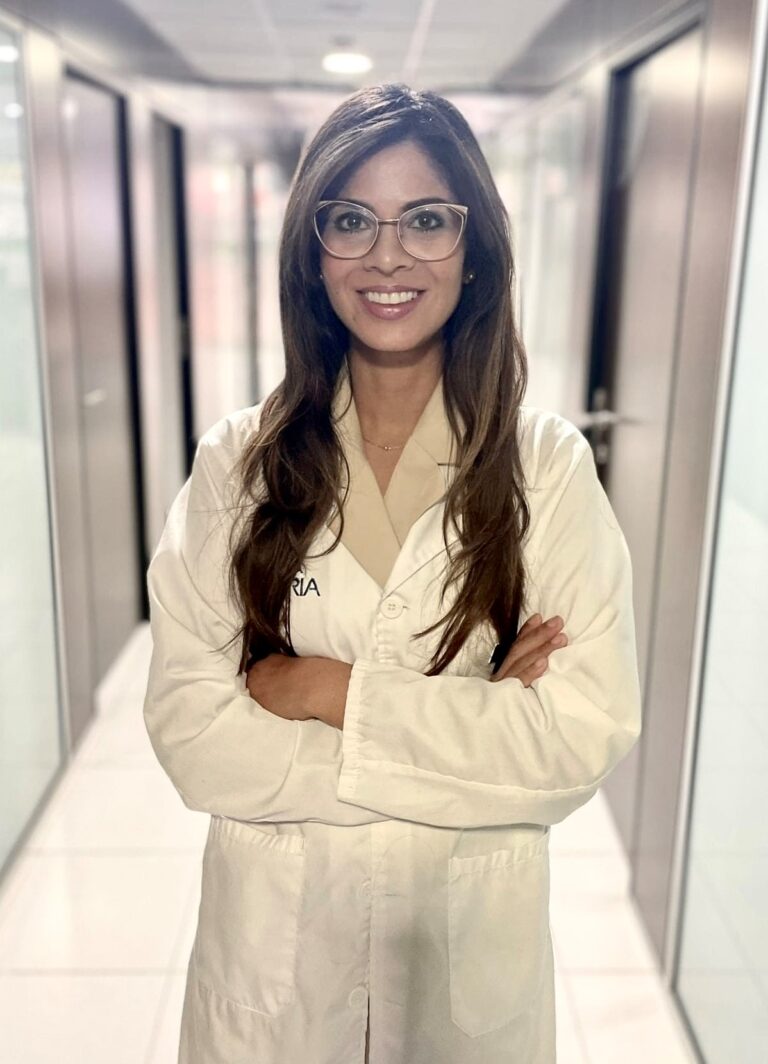 DRA. DENISSE ANGEL PEREIRA Especialista en Córnea y Alergología